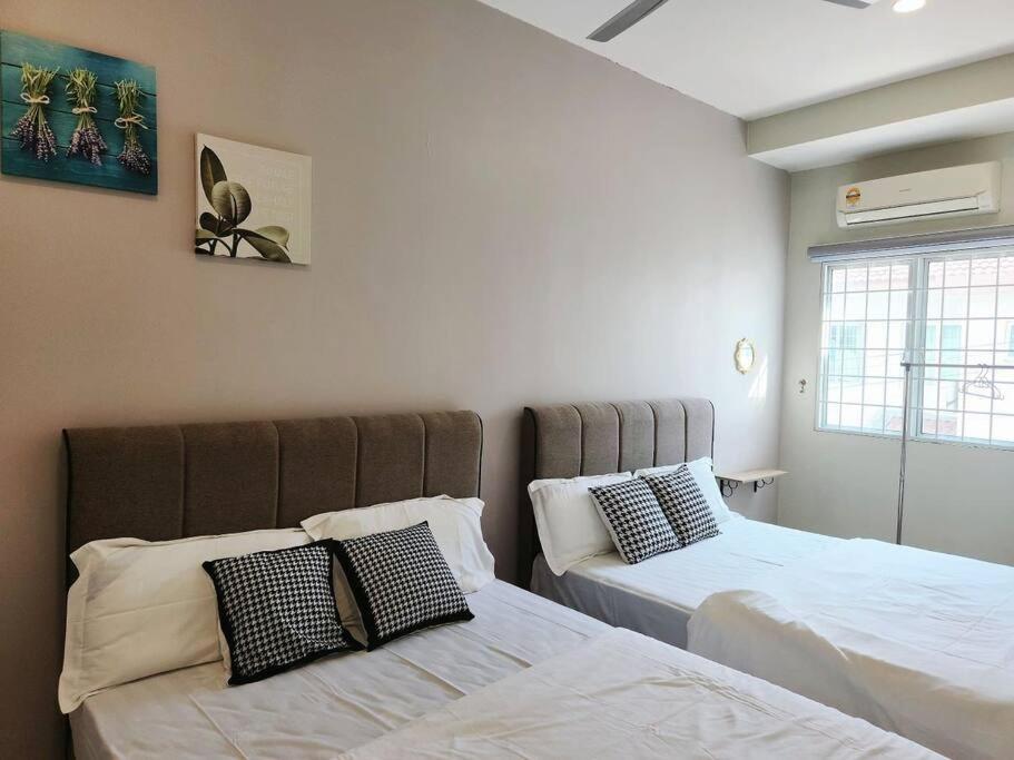 Tmn Seri Botani Greece 4br 14pax Mahjong Rumah percutian